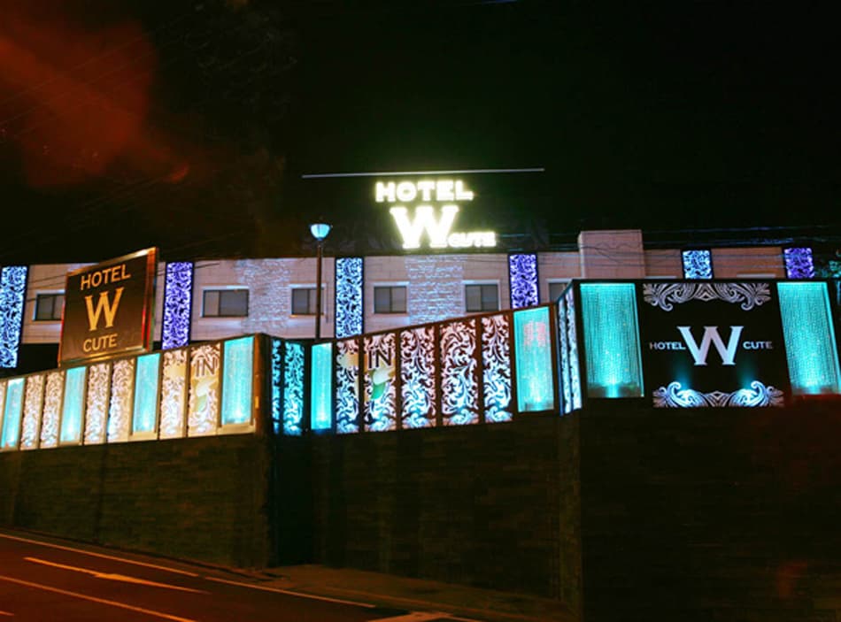 Ｗ－ＣＵＴＥ【大人専用１８禁・ハピホテ提携】