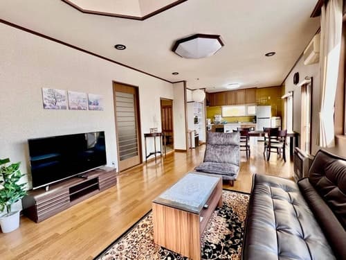 Ｙｅｌｌｏｗ　Ｈｏｕｓｅ　ｂｙ　Ｌａｋｅ　Ｔｏｙａ　＾