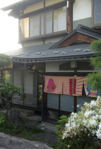 　ゲストハウス　やまのうち関さん宅　＾