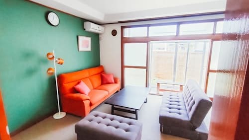 【函館スイートハウス】戸建て貸切　最寄駅徒歩２分　／函館駅徒歩１５分／無料駐車場／１０名　＾