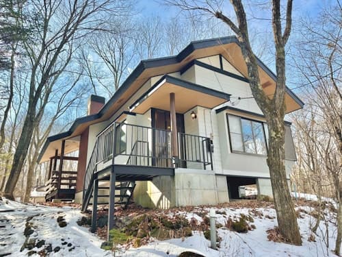 Ｖｉｌｌａ０２４＃花の街Ｆ３００＃北軽井沢＃木洩れ日が差し込む／民泊