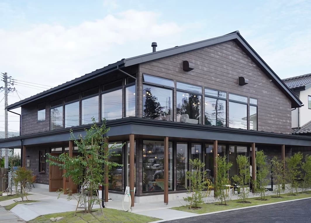 ＫＩＩＩＹＡ　ｃａｆｅ＆ｈｏｓｔｅｌ