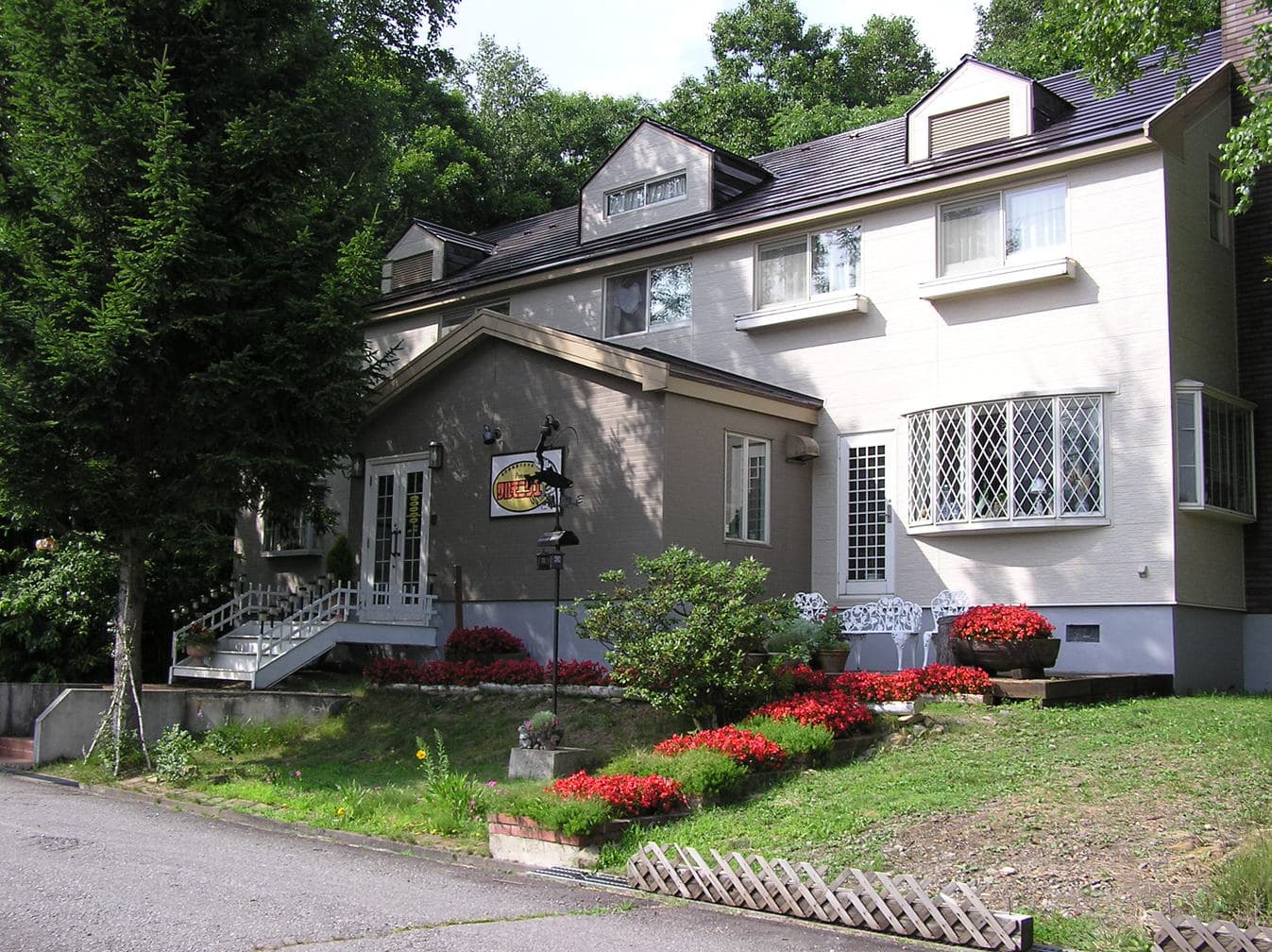 ペンション　サルモニダエ