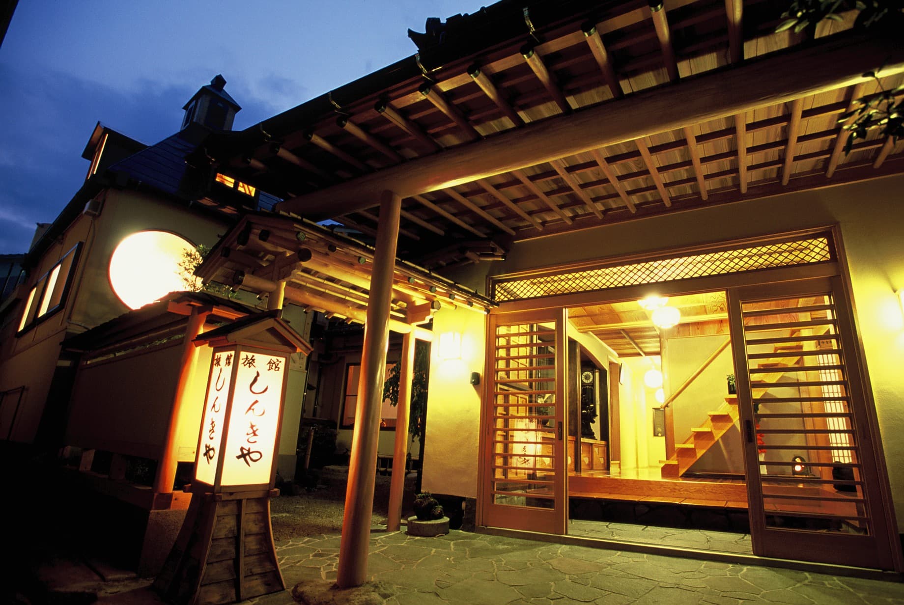 湯煙ただよう和の宿 しんきや旅館