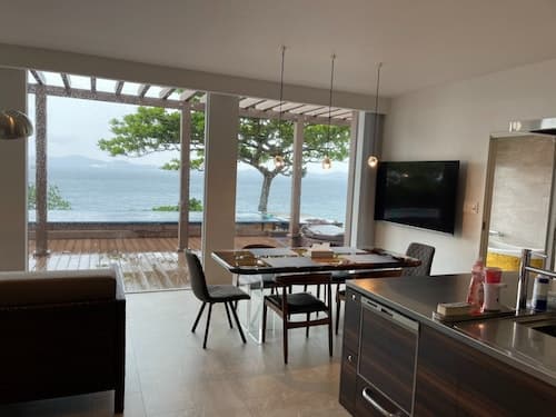 プレミアムヴィラ宮城島 ^