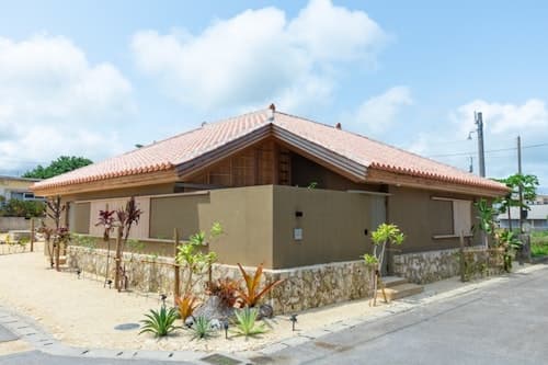 Shiraho Villa Square Court ^