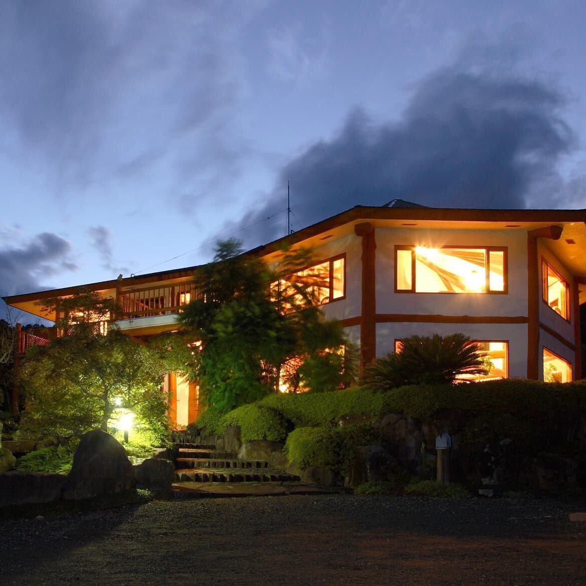 Real Country inn Speak Easy