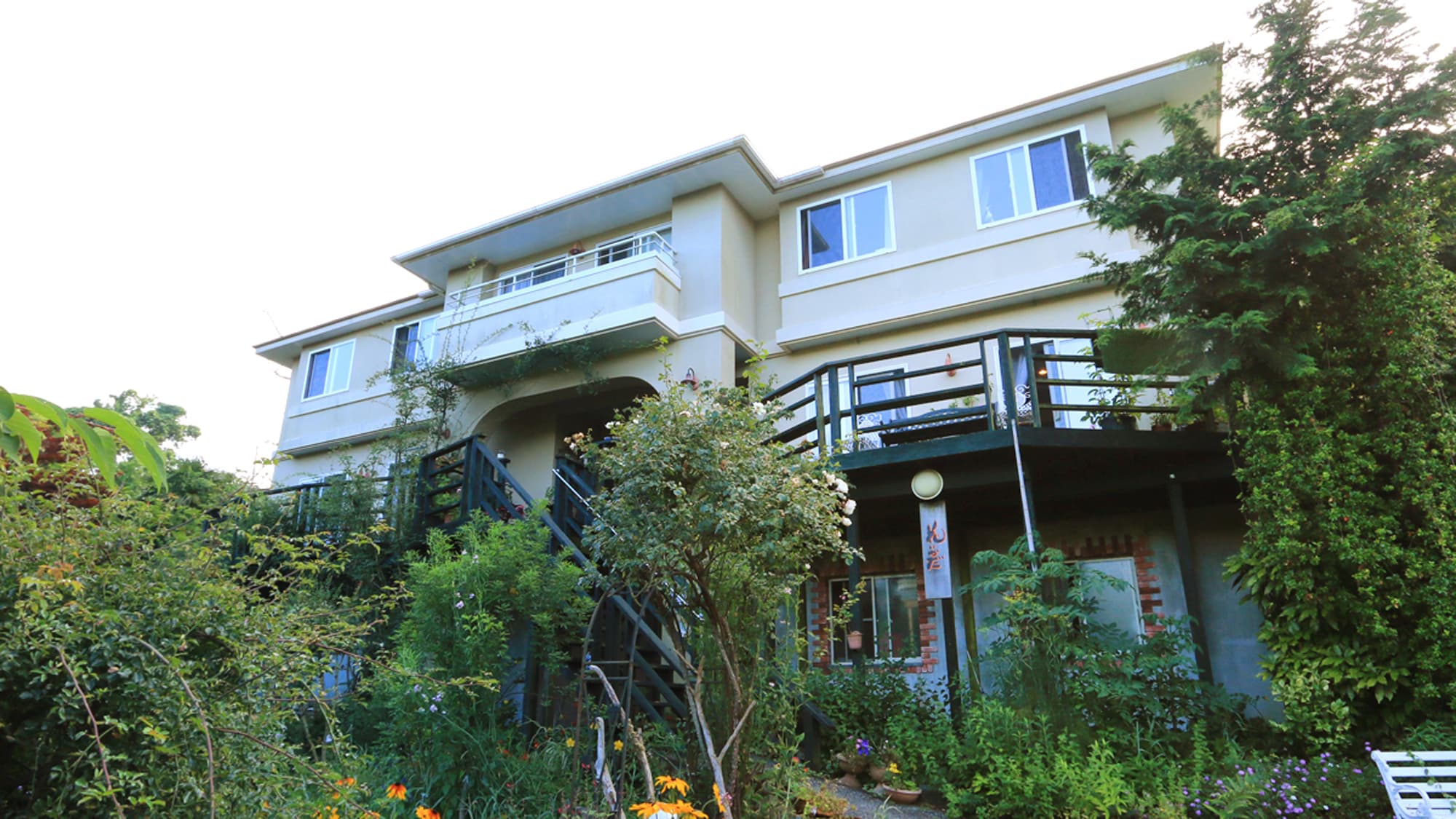 小さなホテル 花いかだ